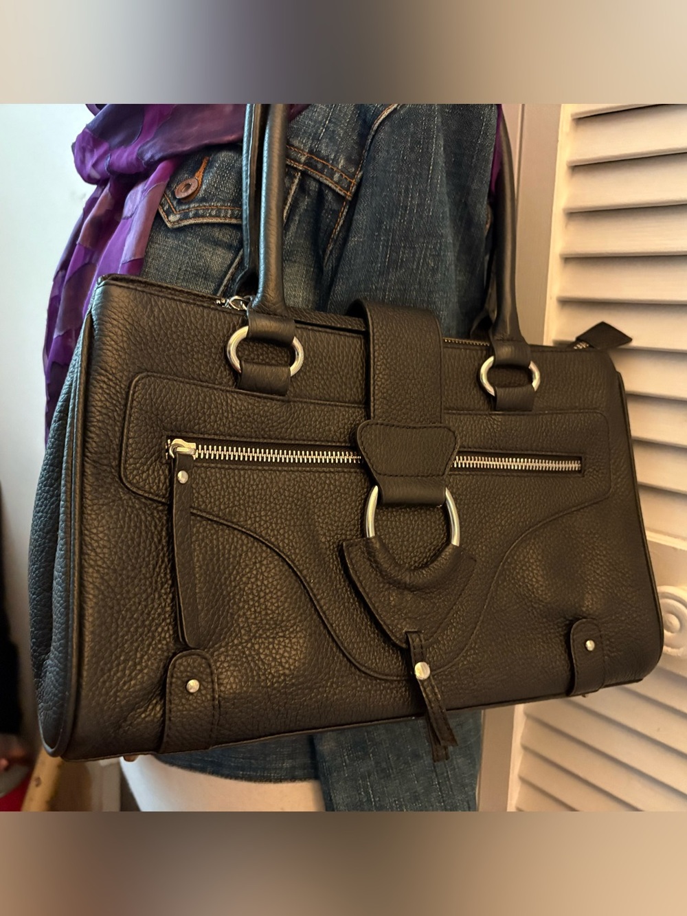 Vera Pelle Black Leather Shoulder Bag with Silver Hardware